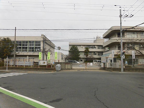 宇治市立木幡小学校まで1460m