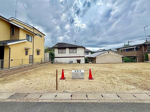 現在解体工事が終わり更地です【木幡南山1号地】担当；吹田