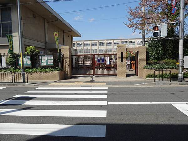 京都市立朱雀第三小学校まで868m