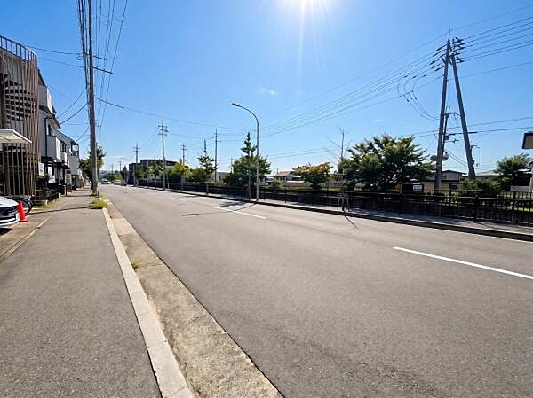 前面道路含む現地写真です【下津林六反田】担当：佐々木
