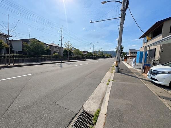 前面道路含む現地写真です【下津林六反田】担当：佐々木