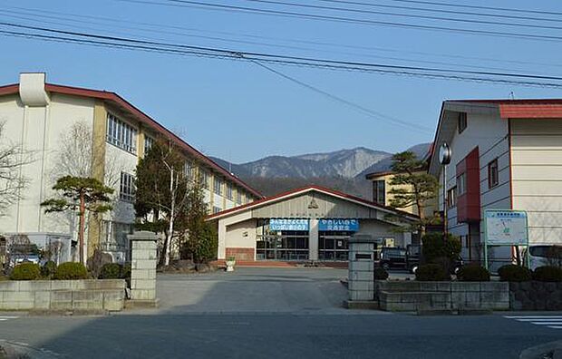 山形市立鈴川小学校まで1222m