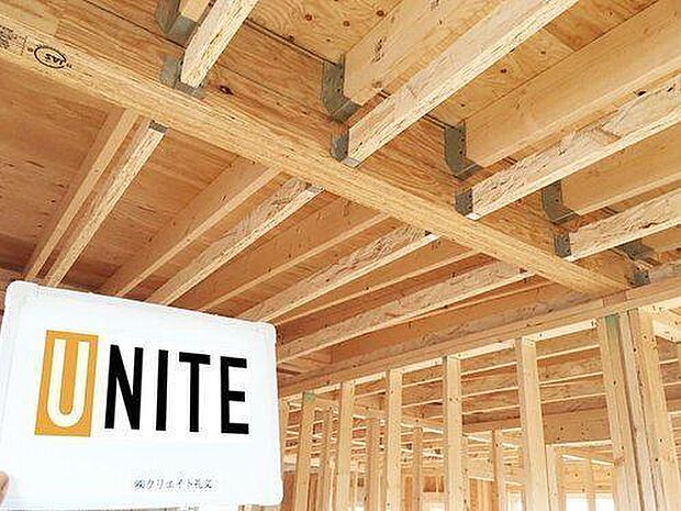 自然災害の多い日本。阪神・淡路大震災の際、2×4住宅の97％が特に補修をしなくても持続して居住可能な状態を保った。その強さの秘密は、床・壁・屋根が一体となったモノコック構造。