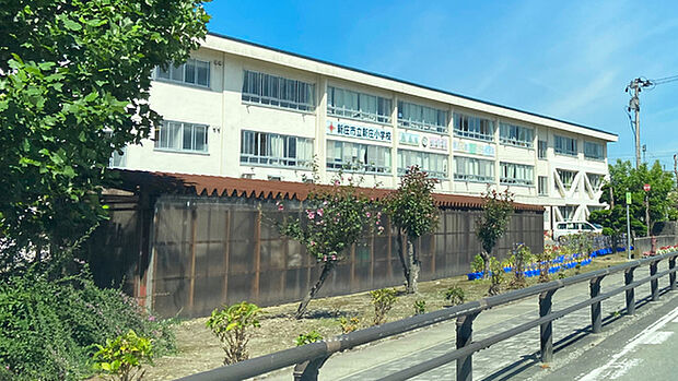 新庄市立日新小学校まで704m