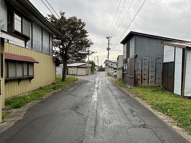前面道路の交通量が少ないので、のびのび生活できます！