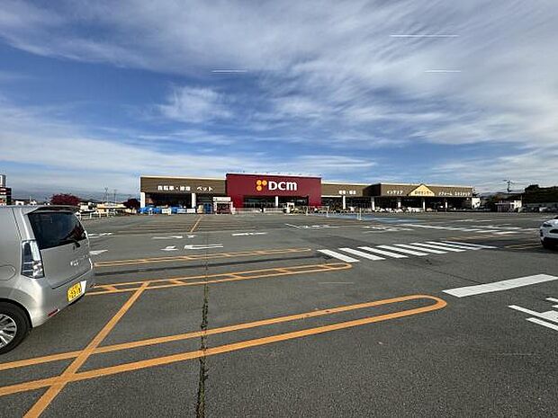 DCM 天童店まで1640m