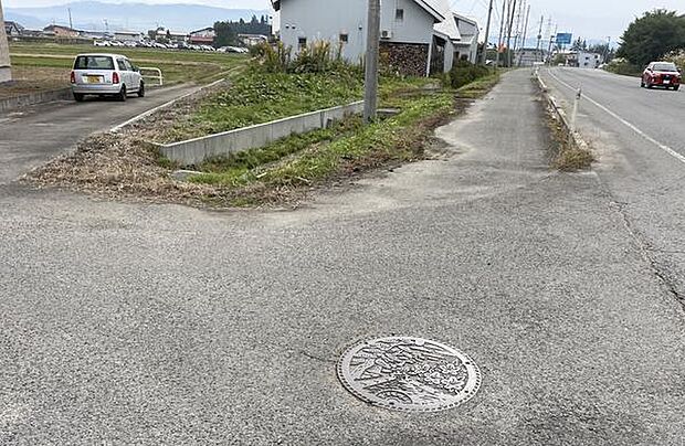 対象の敷地を北西から。