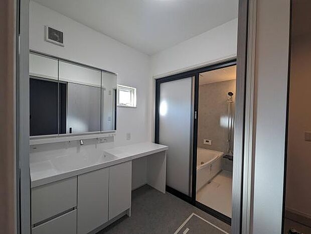 広い洗面スペースが人気です！カウンターがあるとメイクや身支度スペースとして有効活用できます◎※画像はイメージです