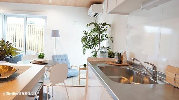 壁付けキッチンを採用しているので、空間を広く使えます◎※同仕様の参考画像です。家具・小物は含まれておりません