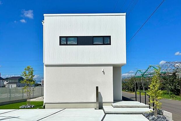 東根市神町西展示場はミニマルスタイルをテーマにコーディネートした展示場です。