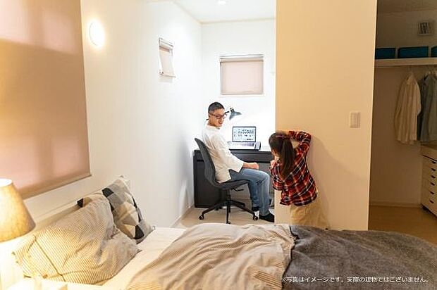 主寝室にあるDENは、リモートワークはもちろん、メイクスペースとしても◎夜の美容タイムにも活用できます♪ ※画像はイメージです駅チカ徒歩7分!店舗兼住宅にオススメ!視認性◎