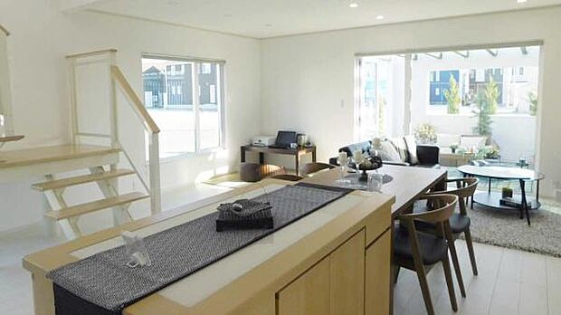 東根市蟹沢展示場(ユニテハウス)：LDK