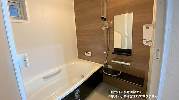 1坪タイプでゆったり！ダブルの保温構造を標準採用しているのでお湯が冷めにくく、時間差で入る際も安心です。※同仕様の参考画像です。小物は含まれておりません