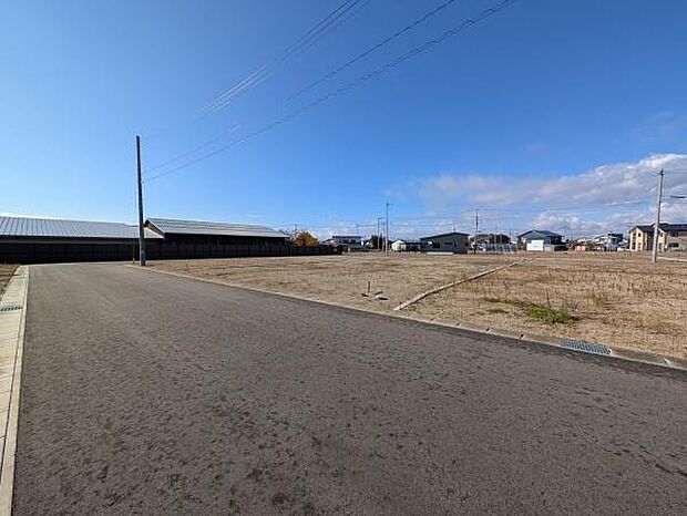 前面道路幅員は6.0mで駐車が苦手な方も安心です！