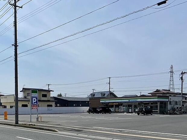 ファミリーマート 長井舟場店まで770m