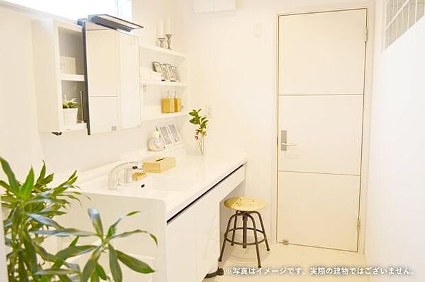 ご要望の多い、洗面脱衣室を広くとった間取りです。カウンターを設置してメイクスペースとしても使えます◎※画像はイメージです。