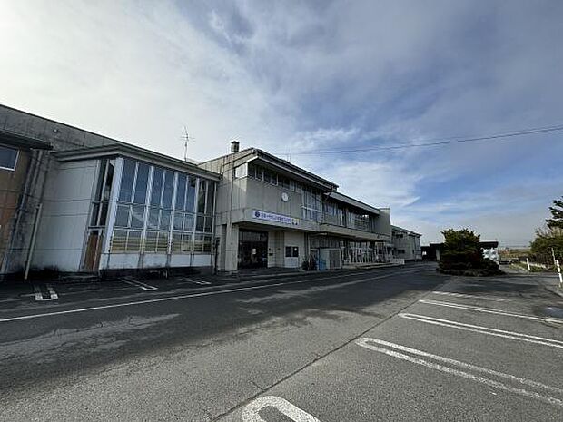 米沢市立窪田小学校まで3040m