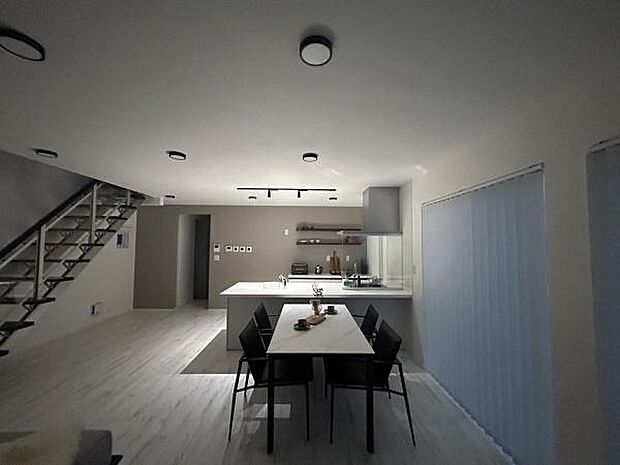 夜も映える展示場です。ご見学ご希望の方はお気軽にお問合せください♪