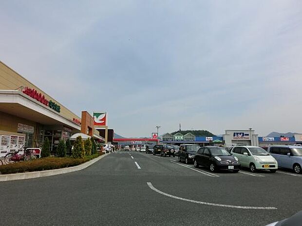 ヨークベニマル東根店まで3831m