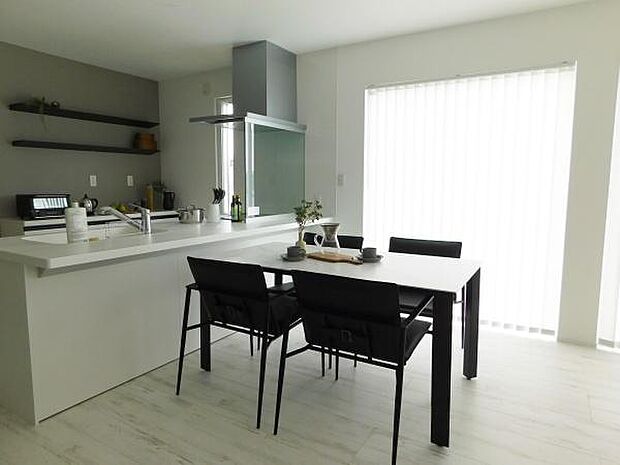 人気の対面キッチンを採用。配膳の動線など、家事ラクになるように考えました！