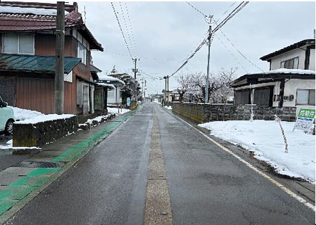 前面道路幅員は6.0ｍで駐車も安心。