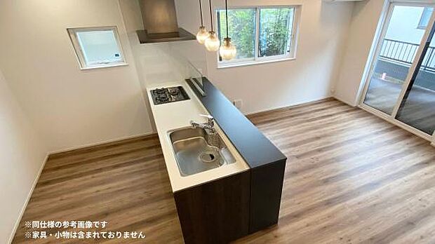 LDKは17.5帖。間に柱がない大空間で、家族がそろってもゆったり過ごせます。※同仕様の参考画像です。家具・小物は含まれておりません