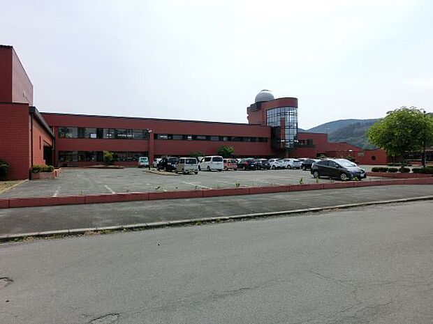 上山市立南小学校まで957m