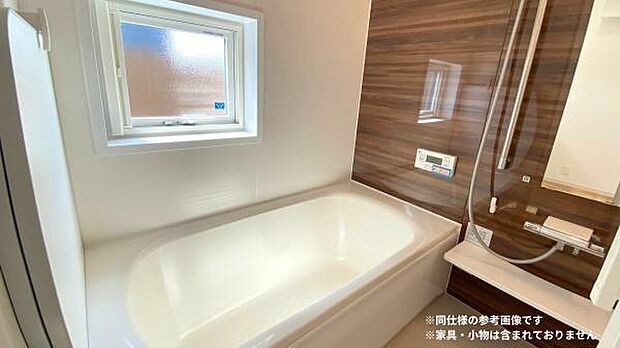 1坪タイプでゆったり!ダブルの保温構造を標準採用しているのでお湯が冷めにくく、時間差で入る際も安心です。※同仕様の参考画像です。小物は含まれておりません。