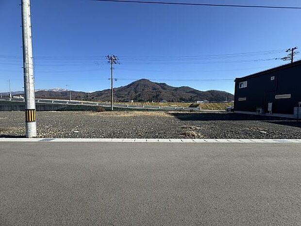 新しい分譲地内にある整備された宅地です。