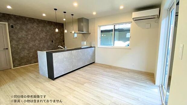 LDKは16帖。間に柱がない大空間で、家族そろってゆったり過ごせます。※同仕様の参考画像です。家具・小物は含まれておりません