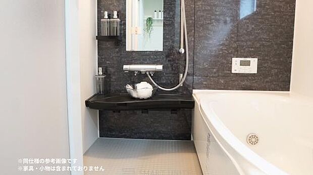 1坪タイプでゆったり!ダブルの保温構造を標準採用しているのでお湯が冷めにくく、時間差で入る際も安心です。※同仕様の参考画像です。小物は含まれておりません。