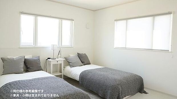 寝室は2面採光。ゆったりとした時間が過ごせます。※同仕様の参考画像です。家具・小物は含まれておりません。