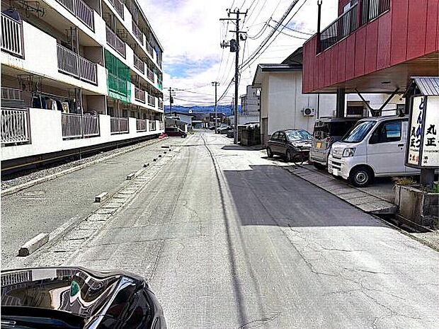 前面道路幅員は6.0ｍで駐車も安心。