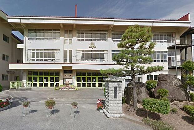 山形市立南山形小学校まで825m