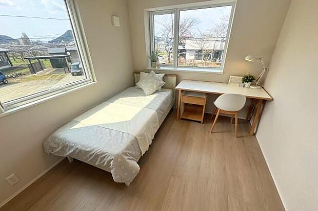 2階洋室を2部屋確保。将来間仕切壁を外して1部屋にすることも可能な構造です。※画像はイメージです