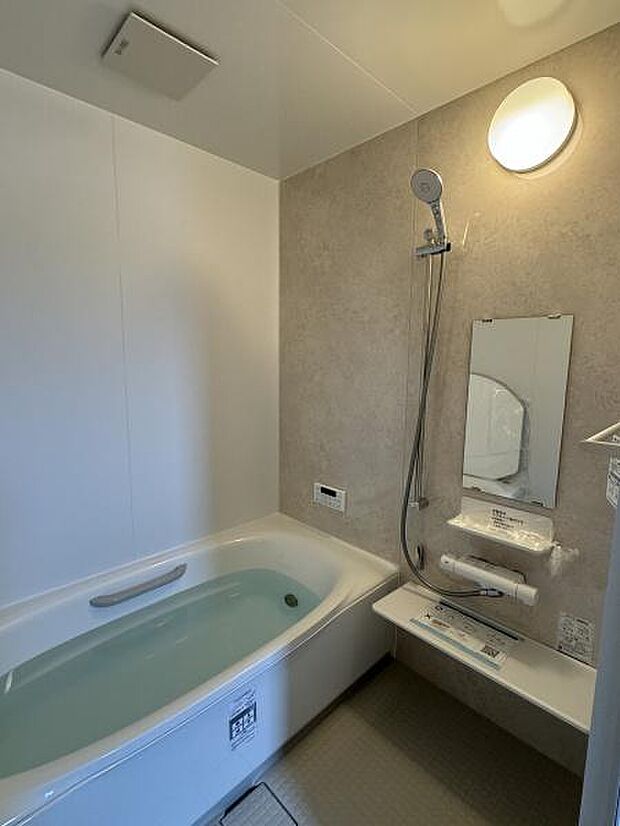 1坪タイプでゆったり!ダブルの保温構造を標準採用しているのでお湯が冷めにくく、時間差で入る際も安心です。