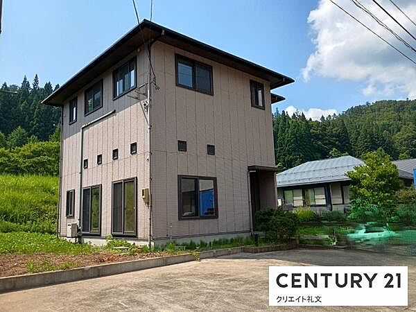 detached 山形県西置賜郡白鷹町大字十王5540番地21
地図を見る