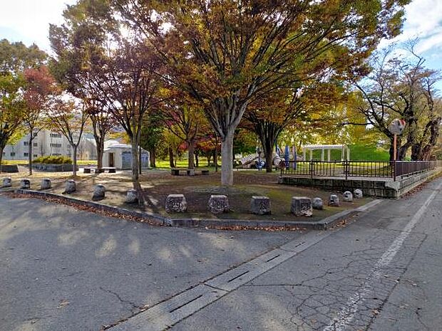 西部公園まで637m