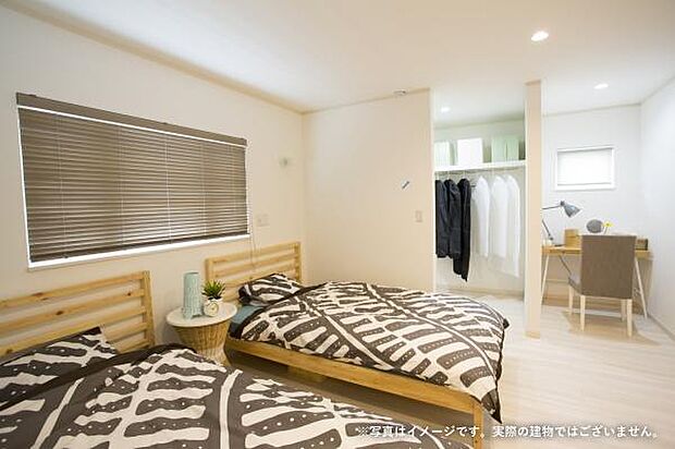 主寝室の一画に「DEN」を設けると、ワークスペースとして活用できます。メイクスペースとしても◎※写真はイメージです