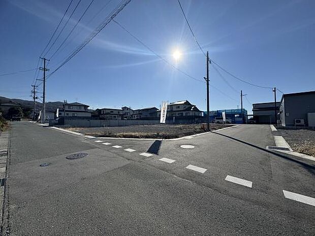 新しい分譲地内にある整備された宅地です。