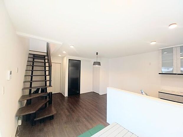 LDKは大満足な広さ！おしゃれなリビング階段が空間のアクセントになります。