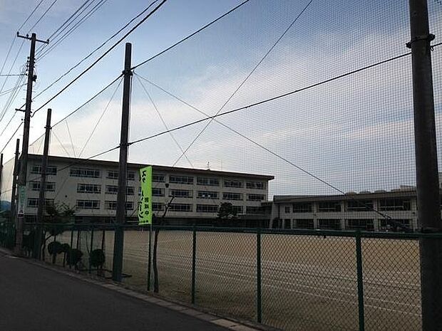 山形市立金井小学校まで1300m