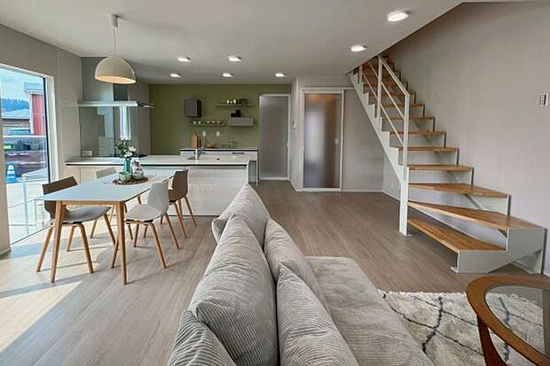 モデルハウスは、クラッシュゲートのインテリアと小物でコーディネート。インテリアのご提案もお任せください!