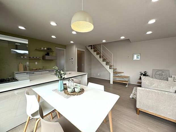 広さや間取りはもちろん、調理や洗濯などの家事動線や収納、子供動線なども、お近くの展示場にてご体感ください♪