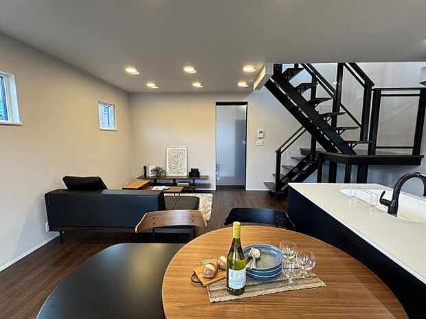 広さや間取りはもちろん、調理や洗濯などの家事動線や収納、子供動線なども、お近くの展示場にてご体感ください♪