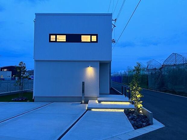 広さや間取りはもちろん、調理や洗濯などの家事動線や収納、子供動線なども、お近くの展示場にてご体感ください♪