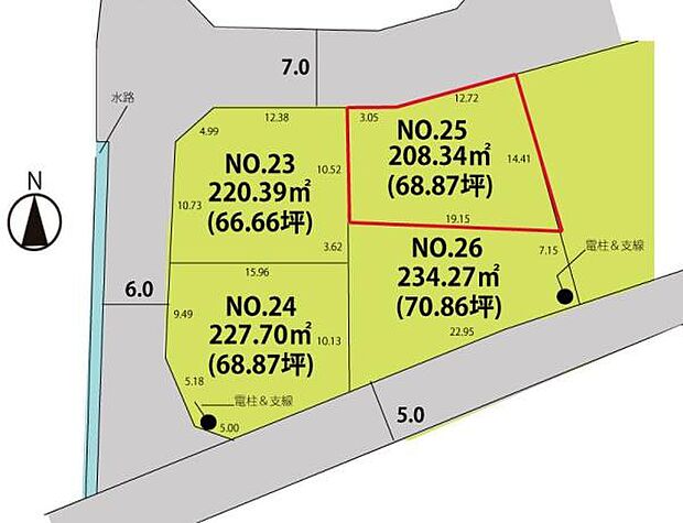 新しい分譲地内にあります。整備された前面道路は車の運転や駐車にも安心です。