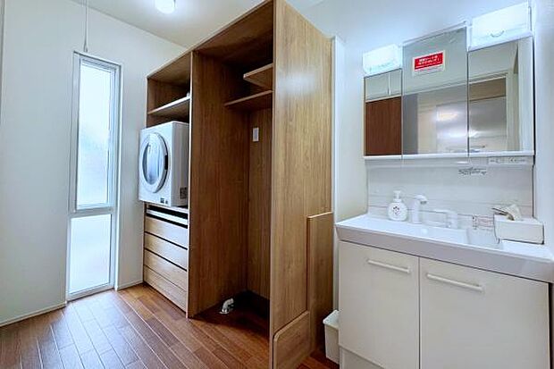 米沢市中田町展示場は、乾太くん+エアコン3台+インテリア込みでコーディネート!インテリア設置済みなので、実際の暮らしがイメージしやすい♪