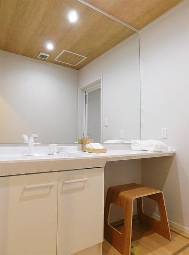 洗面台はきれいで清潔感のある空間に…