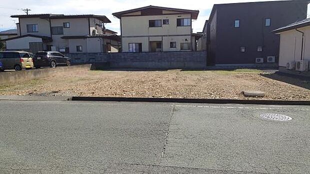 閑静な住宅地にあります。